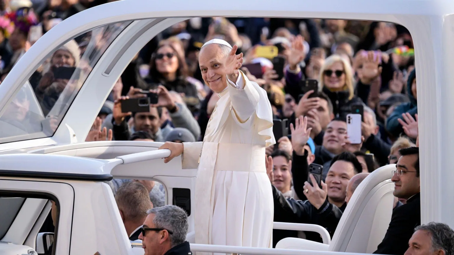 Pope Leo leaves for Turkey in first foreign trip.